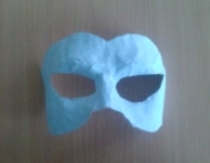 Фарбуємо маску блакитним кольором