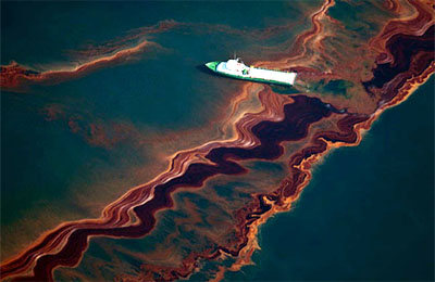 Нафтова пляма на морі