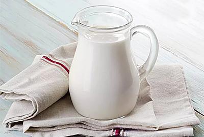 Чому скисає молоко